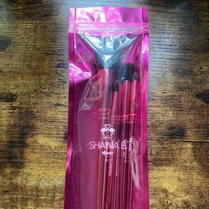 Shaina B. 5 pc brush set, NIB